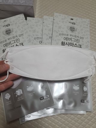 에버그린 순면 끈조절 KF80 마스크 - 화이트/블랙 컬러 대형 - 10매 — 5점을 준 리뷰어가 2021년 7월 올린 사용 사진