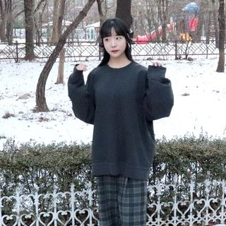MAPLESYRUPFACTORY 메이플 피그먼트 맨투맨 8.COL — 5점을 준 리뷰어가 2022년 12월 올린 사용 사진