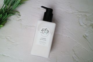 줄라이 모닝 _ JULY MORNING 줄라이모닝 하이드레이팅 퍼퓸드 바디앤핸드 에멀젼 — 4점을 준 리뷰어가 2022년 3월 올린 사용 사진