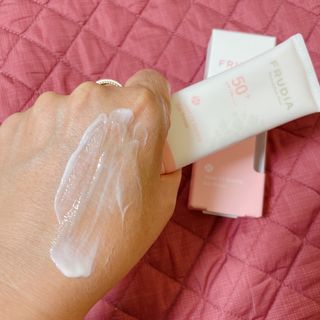 [후르디아] 모공블러 비건 선 프라이머 — 5점을 준 리뷰어가 2022년 6월 올린 사용 사진