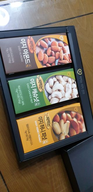짜먹는 이지견과 짜먹는 이지아몬드, 짜먹는 이지허니피넛, 짜먹는 이지캐슈넛 각 10g X  10포 — 5점을 준 리뷰어가 2021년 3월 올린 사용 사진