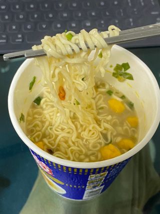 NISSIN 닛신 컵누들  4종 - 씨푸드오리지날, 씨푸드 스파이시, 씨푸드 커리, 씨푸드 XO소스 — 5점을 준 리뷰어가 2023년 1월 올린 사용 사진