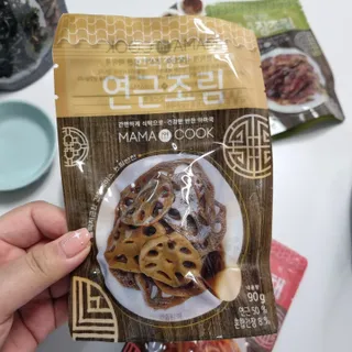 하나마이 [마마쿡] 전 청와대 천상현 셰프의 밑반찬  5종세트(소고기 장조림+연근조림+진미채+간장김자반+새우김자반) — 5점을 준 리뷰어가 2023년 4월 올린 사용 사진