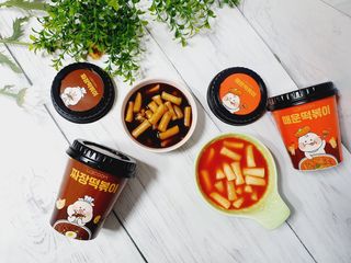 유비쿡 컵떡볶이 매운컵떡볶이2개/ 짜장컵떡볶이 2개  총 4개세트 — 5점을 준 리뷰어가 2021년 6월 올린 사용 사진