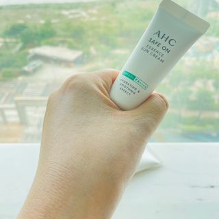 [AHC] 세이프온 에센스 선크림 올리브영 스페셜 증정 기획세트 — 5점을 준 리뷰어가 2022년 6월 올린 사용 사진