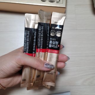 서울약사신협_투데이홍삼정플러스스틱_10g x 60포 — 5점을 준 리뷰어가 2021년 6월 올린 사용 사진