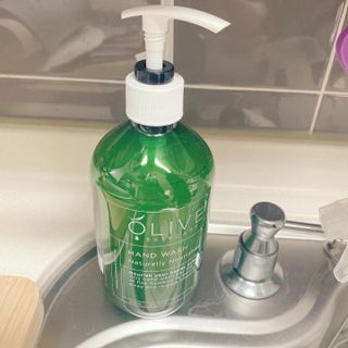 올리브 오일 스킨케어 컴퍼니 [OOSC] 촉촉 깨끗 내추럴리 너리시드 핸드워시 500ml — 5점을 준 리뷰어가 2021년 4월 올린 사용 사진