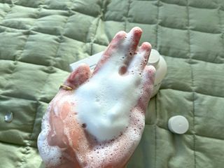 [HUREX] 휴렉스 볼류마이징 탈모완화 기능성 샴푸 150ml x 2개 — 5점을 준 리뷰어가 2021년 9월 올린 사용 사진