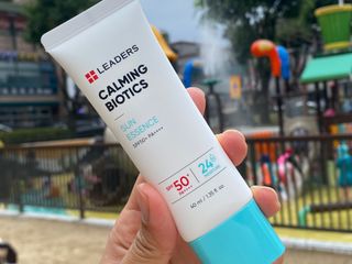 리더스코스메틱 리더스 카밍 바이오틱스 선 에센스 SPF 50+ PA++++ — 4.5점을 준 리뷰어가 2022년 6월 올린 사용 사진