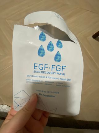 Dr.느루벗 느루벗 EGF FGF 스킨 리커버리 마스크 10장 — 5점을 준 리뷰어가 2021년 2월 올린 사용 사진