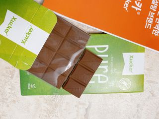 당류2g 자일리톨로 단맛을낸 슈카 퓨어비건 무설탕초콜릿 Xucker vegan 2개입 — 5점을 준 리뷰어가 2021년 4월 올린 사용 사진