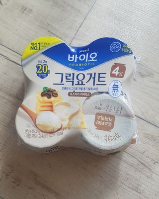 매일바이오 그릭요거트 오리지널 플레인 4개, 로스터리 커피믹스 4개 — 4.5점을 준 리뷰어가 2021년 12월 올린 사용 사진