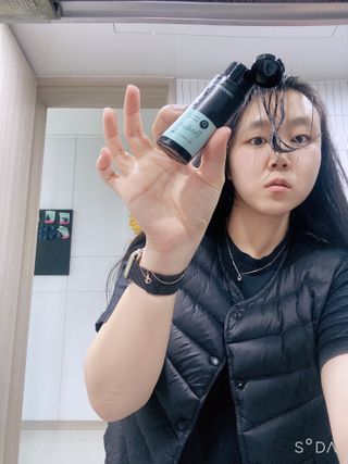 코스모먼트 부스티모 부스팅샴푸60ml + 비듬세정 진정샴푸50ml — 4점을 준 리뷰어가 2022년 1월 올린 사용 사진