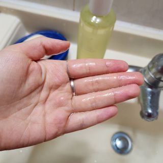 비알티씨 BRTC 안티폴루션 앤 블랙헤드 클렌징오일 300ml — 5점을 준 리뷰어가 2022년 12월 올린 사용 사진
