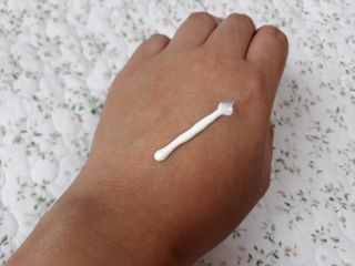 리더스코스메틱 리더스 카밍 바이오틱스 선 에센스 SPF 50+ PA++++ — 4점을 준 리뷰어가 2022년 5월 올린 사용 사진