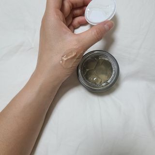 [NEW_버진팜스 푸딩수딩] 투명 푸딩젤이 선사하는 빠른 진정과 깨끗한 피부결 정돈 — 5점을 준 리뷰어가 2021년 10월 올린 사용 사진