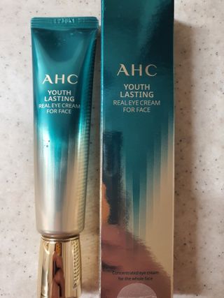 [NEW 탄력유턴 아이크림] AHC 유스 래스팅 리얼 아이크림 포 페이스 — 4점을 준 리뷰어가 2021년 2월 올린 사용 사진