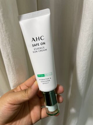 [AHC] 세이프온 에센스 선크림 올리브영 스페셜 증정 기획세트 — 5점을 준 리뷰어가 2022년 6월 올린 사용 사진