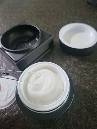 오투에니원 갈락토미세스 비타민 C 프리미엄 블랙스완 크림 50g — 5점을 준 리뷰어가 2022년 12월 올린 사용 사진