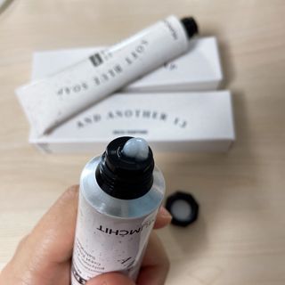 멈칫(MUMCHIT) 넥퍼퓸 NECKPERFUME 2가지 향 — 5점을 준 리뷰어가 2021년 12월 올린 사용 사진