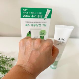 [AHC] 세이프온 에센스 선크림 올리브영 스페셜 증정 기획세트 — 5점을 준 리뷰어가 2022년 6월 올린 사용 사진
