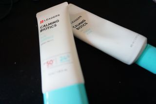 리더스코스메틱 리더스 카밍 바이오틱스 선 에센스 SPF 50+ PA++++ — 5점을 준 리뷰어가 2022년 5월 올린 사용 사진