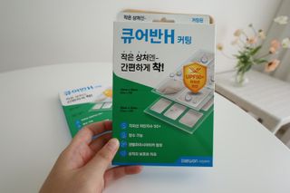 [큐어반H 커팅] 간편하게 떼서 쓰는 자외선차단 습윤밴드 (1팩/30매입) — 5점을 준 리뷰어가 2022년 11월 올린 사용 사진