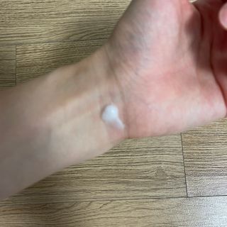 러브모아 향수 고체향수 승무원 고체향수 바르는 향수 니치향수 도손 우드세이지 앤 씨솔트 — 5점을 준 리뷰어가 2022년 12월 올린 사용 사진