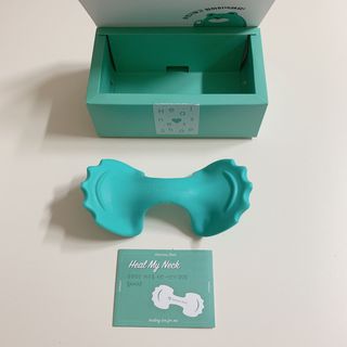 힐니스북 [힐마이넥]   거북목 통증완화를 위한 휴대용 목 안마기 — 4.5점을 준 리뷰어가 2022년 12월 올린 사용 사진