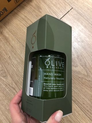 올리브 오일 스킨케어 컴퍼니 [OOSC] 촉촉 깨끗 내추럴리 너리시드 핸드워시 500ml — 5점을 준 리뷰어가 2021년 4월 올린 사용 사진