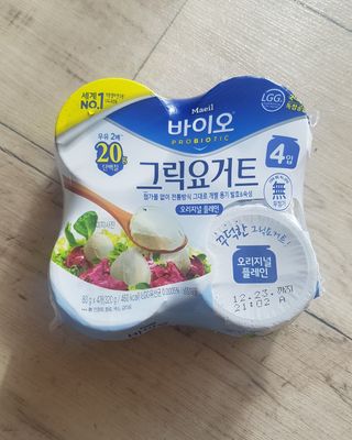 매일바이오 그릭요거트 오리지널 플레인 4개, 로스터리 커피믹스 4개 — 4.5점을 준 리뷰어가 2021년 12월 올린 사용 사진