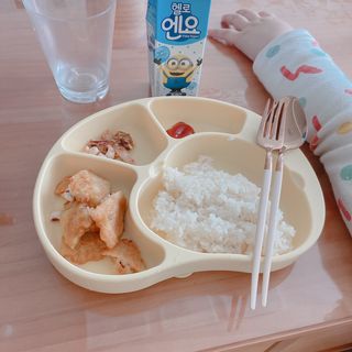 유비맘 캐릭터 실리콘 흡착 식판_색상 랜덤발송 — 5점을 준 리뷰어가 2021년 1월 올린 사용 사진