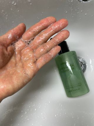 프리마인 메이크업과 들뜨는 각질까지 한방에 깐달걀로! 순하기까지한 셀베이스 그린티클렌저(200ml) — 5점을 준 리뷰어가 2023년 4월 올린 사용 사진