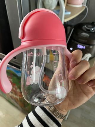 유비맘 트라이탄 코니빨대컵_컬러 랜덤 발송 — 5점을 준 리뷰어가 2020년 12월 올린 사용 사진