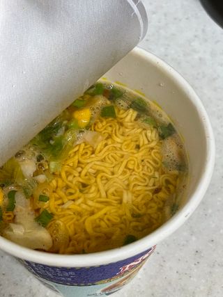 NISSIN 닛신 컵누들  4종 - 씨푸드오리지날, 씨푸드 스파이시, 씨푸드 커리, 씨푸드 XO소스 — 5점을 준 리뷰어가 2023년 2월 올린 사용 사진