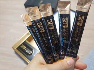 헬스업_천명진프리미엄홍삼스틱_10ml x 30포 — 5점을 준 리뷰어가 2021년 2월 올린 사용 사진
