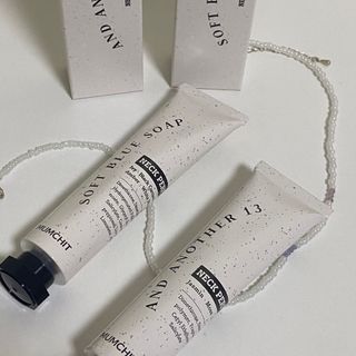 멈칫(MUMCHIT) 넥퍼퓸 NECKPERFUME 2가지 향 — 5점을 준 리뷰어가 2021년 11월 올린 사용 사진