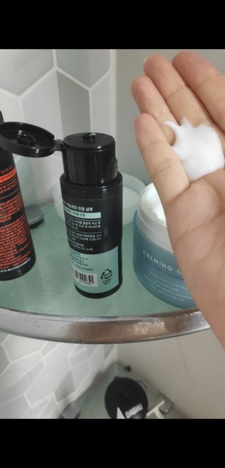 코스모먼트 부스티모 부스팅샴푸60ml + 비듬세정 진정샴푸50ml — 5점을 준 리뷰어가 2021년 11월 올린 사용 사진