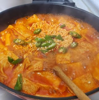 [푸딩팩토리] 떡볶이 베스트 2종_옛날 국물떡볶이 570g / 할매 기름 떡볶이  570g — 4점을 준 리뷰어가 2022년 5월 올린 사용 사진