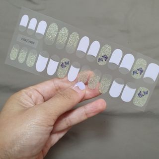 [네일가게] 햇빛에 닿으면 색이 변하는 신기한 햇살 반전 네일스티커_B — 4.5점을 준 리뷰어가 2021년 8월 올린 사용 사진