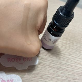 라라로즈데이 시즌2 천연 아로마오일 Y존 케어 속옷향수 이너퍼퓸 5ml  여성의 자존감을 UP시키자 — 4점을 준 리뷰어가 2021년 9월 올린 사용 사진
