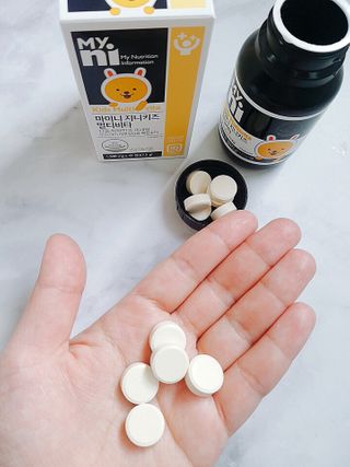 일동제약 마이니 마이니 지니키즈 유산균 츄어블, 멀티비타 set — 5점을 준 리뷰어가 2021년 3월 올린 사용 사진