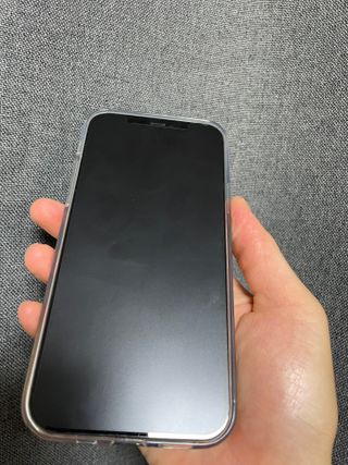 아클리브 Eco 항균 항바이러스 액정 보호필름(iPhone) — 5점을 준 리뷰어가 2022년 8월 올린 사용 사진