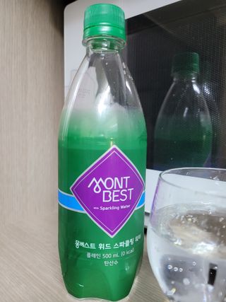 몽베스트 Montbest with Sparkling water Plain 20병 — 5점을 준 리뷰어가 2022년 5월 올린 사용 사진