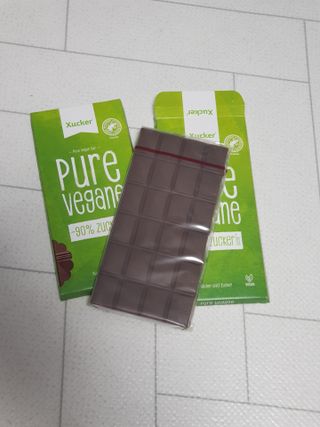 당류2g 자일리톨로 단맛을낸 슈카 퓨어비건 무설탕초콜릿 Xucker vegan 2개입 — 5점을 준 리뷰어가 2021년 4월 올린 사용 사진