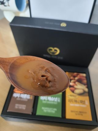 짜먹는 이지견과 짜먹는 이지아몬드, 짜먹는 이지허니피넛, 짜먹는 이지캐슈넛 각 10g X  10포 — 5점을 준 리뷰어가 2021년 3월 올린 사용 사진