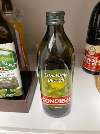컨디봉 엑스트라버진 올리브오일 — 5점을 준 리뷰어가 2022년 1월 올린 사용 사진