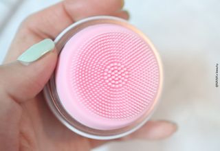디하우트 랩 디하우트랩 클렌징 피부관리기 진동클렌저 실리콘+2종 인조모 브러시 — 5점을 준 리뷰어가 2021년 11월 올린 사용 사진