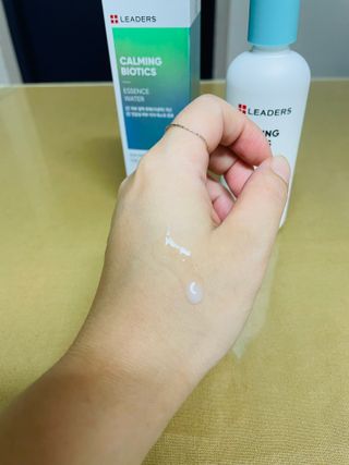 리더스코스메틱 리더스 카밍 바이오틱스 에센스 워터 — 5점을 준 리뷰어가 2021년 8월 올린 사용 사진