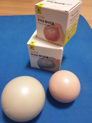 트라택 쿠셔닝 웨이트볼 0.5kg + 1kg SET — 4점을 준 리뷰어가 2022년 6월 올린 사용 사진